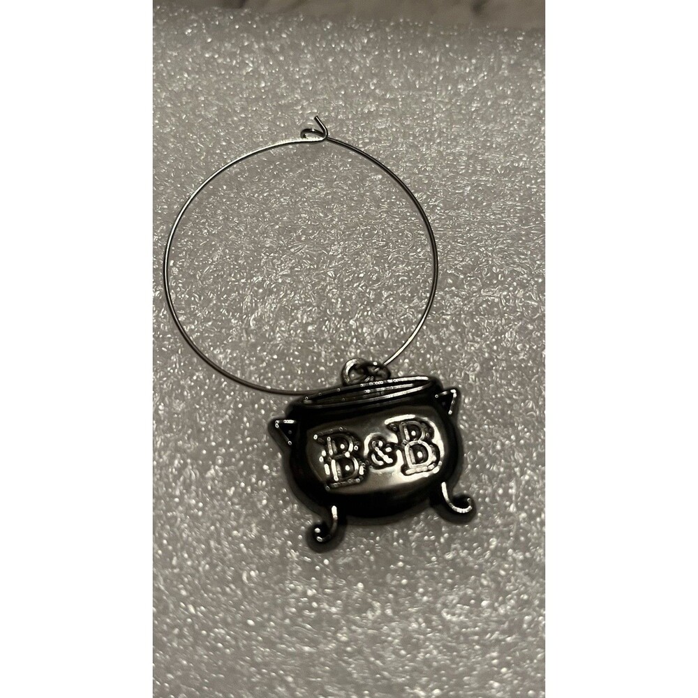 NEW Exclusive Wizarding Trunk Cauldron Wine Purse Charm Drink Marker
